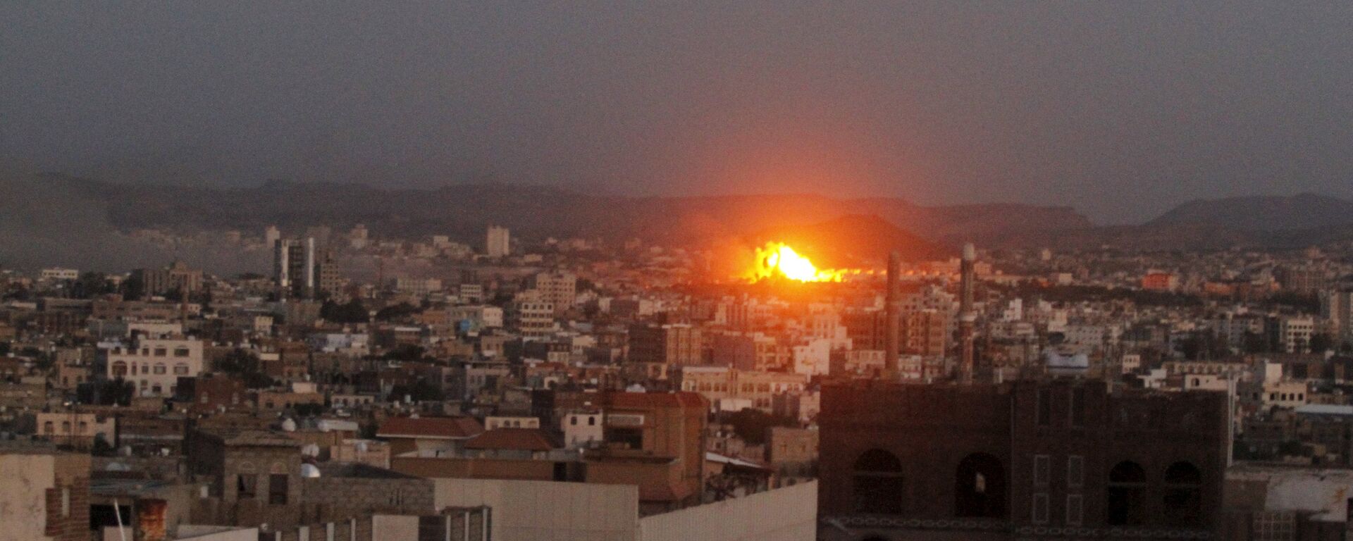 An explosion is seen after a Saudi-led air strike hit the weapons depots at a Houthi-controlled military base in Yemen's capital Sanaa September 12, 2015 - Sputnik Mundo, 1920, 05.02.2022