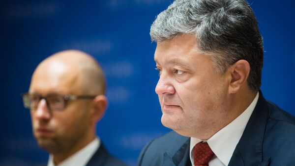 Primer ministro de Ucrania, Arseni Yatseniuk y presidente de Ucrania, Petró Poroshenko - Sputnik Mundo