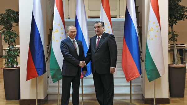 Presidente de Rusia, Vladímir Putin, y su homólogo tayiko, Emomali Rahmón - Sputnik Mundo