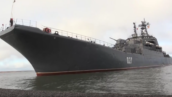 Maniobras de la Flota del Norte en el mar de Barents - Sputnik Mundo