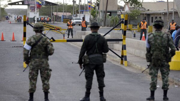 Militares colombianos vigilan la frontera entre Colombia y Venezuela (archivo) - Sputnik Mundo