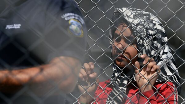 Refugiados en la isla de Lesbos, Grecia - Sputnik Mundo