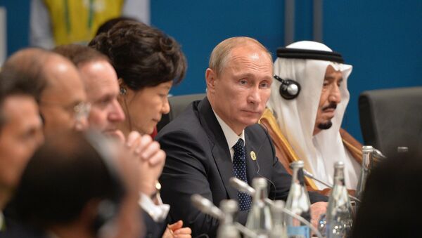 El presidente de Rusia, Vladímir Putin, y el rey de Arabia Saudí, Salmán bin Abdulaziz, en la reunión de jefes de delegaciones del G20 (Archivo) - Sputnik Mundo