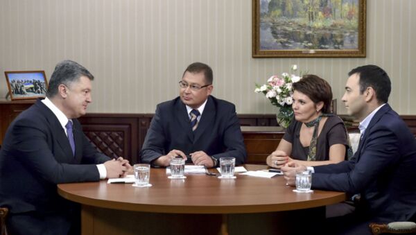 El presidente de Ucrania, Petró Poroshenko, concede una entrevista a los periodistas de canales de televisión sobre su participación en la Asamblea General de la ONU - Sputnik Mundo