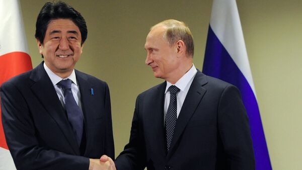 Presidente de Rusia, Vladímir Putin y primer ministro de Japón, Shinzo Abe - Sputnik Mundo