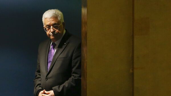 Palestinian President Mahmoud Abbas enters the hall to deliver his address during the 70th session of the United Nations General Assembly at the U.N. headquarters in New York, September 30, 2015 - Sputnik Mundo