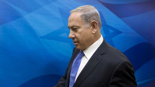 Israel's Prime Minister Benjamin Netanyahu arrives to the weekly cabinet meeting at his office in Jerusalem, September 20, 2015 - Sputnik Mundo