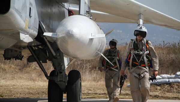 Pilotos rusos en la base aérea Hmeimim de Siria - Sputnik Mundo