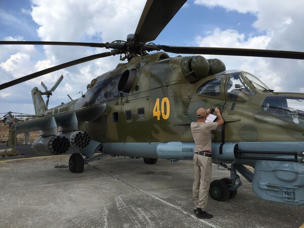 Helicópteros de ataque rusos contra el Estado Islámico - Sputnik Mundo