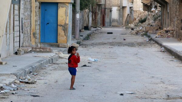 Una niña en Alepo, Siria - Sputnik Mundo