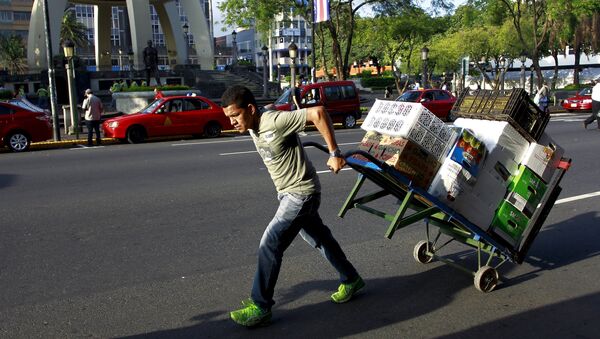 Costa Rica con el primer trimestre de inflación negativa en casi 40 años - Sputnik Mundo