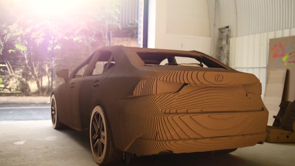 Crean un Lexus de cartón - Sputnik Mundo