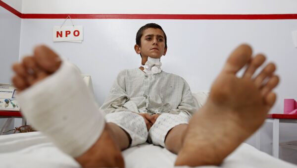 Un niño afgano herido, quien sobrevivió a un ataque aéreo estadounidense contra un hospital de Médicos Sin Fronteras en Kunduz - Sputnik Mundo
