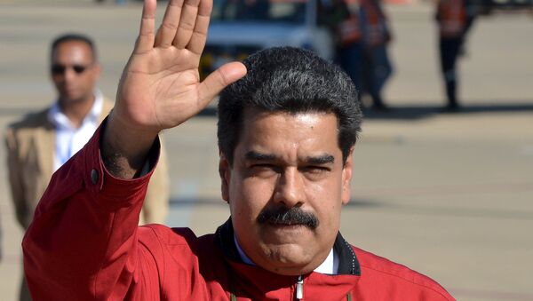 Nicolás Maduro, presidente de Venezuela, en el aeropuerto de Cochabamba - Sputnik Mundo