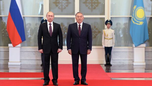 El presidente de Rusia, Vladímir Putin y el presidente de Kazajistán, Nursultán Nazarbáyev - Sputnik Mundo