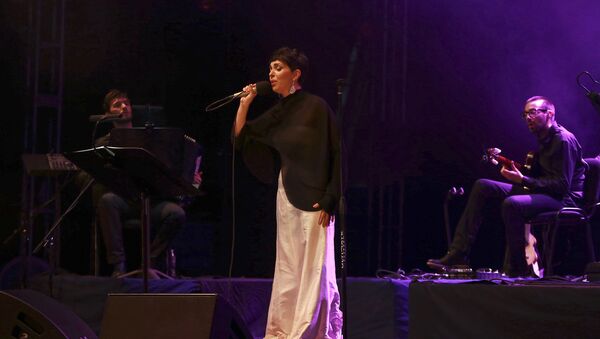 Cantante portuguesa Teresa Salgueiro actúa en el Festival Cervantino de Guanajuato - Sputnik Mundo