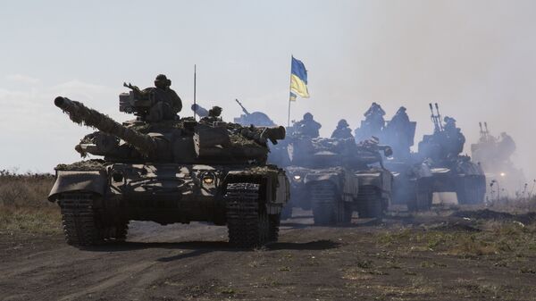 Ukrainian tanks move near Mariupol, Donetsk region, eastern Ukraine - Sputnik Mundo