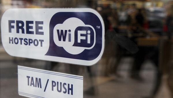 Los sintecho de Praga se convertirán en rúteres humanos de conexión wifi - Sputnik Mundo