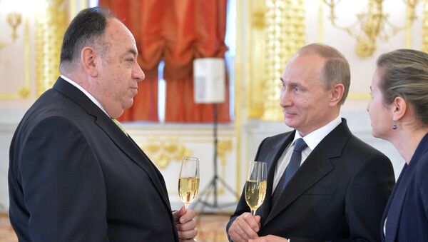 Julio Prado, embajador de Ecuador en Moscú y Vladímir Putin, presidente de Rusia (Archivo) - Sputnik Mundo