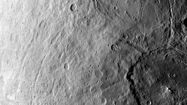 Un cráter en planeta Ceres - Sputnik Mundo