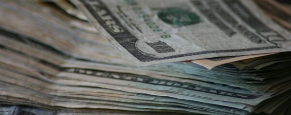 Billetes de dólares de EEUU (imagen referencial) Billetes de dólares de EEUU (imagen referencial) - Sputnik Mundo