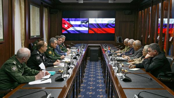 Встреча министра обороны РФ С.Шойгу с делегацией Кубы - Sputnik Mundo