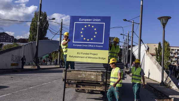 Logo de UE en Kosovo - Sputnik Mundo