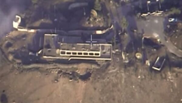 Aviación rusa bombardea una planta militar de extremistas en Alepo - Sputnik Mundo