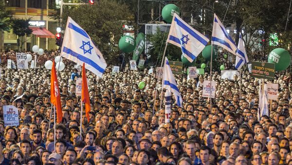Decenas de miles de israelís se congregaron en la plaza de Rabin para recordar al primer ministro Isaac Rabin (archivo) - Sputnik Mundo
