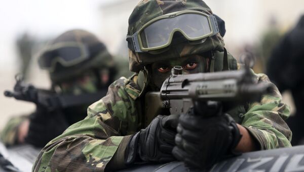 Soldados durante las maniobras de la OTAN Trident Juncture 2015 - Sputnik Mundo