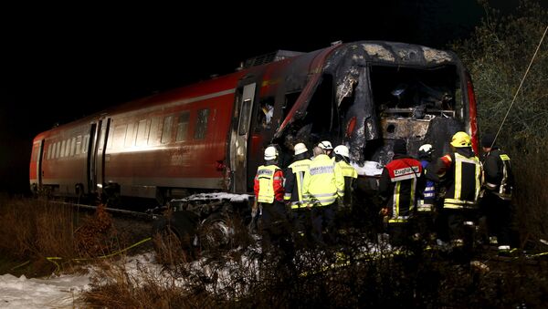 Lugar de la colisión de un tren de pasajeros con un camión en la comuna de Freihung, Baviera - Sputnik Mundo