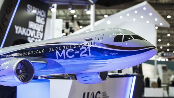 Modelo del avión MS-21 en Dubai Airshow 2015 - Sputnik Mundo