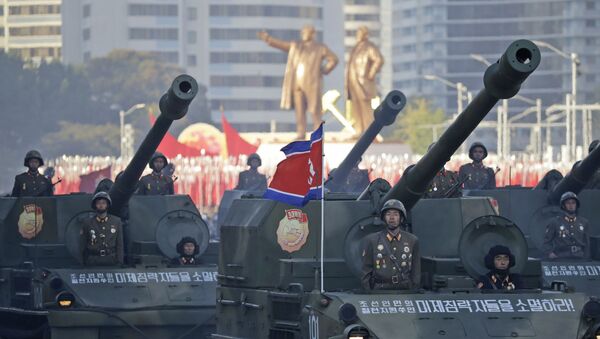 Soldados norcoreanos en un desfile militar - Sputnik Mundo