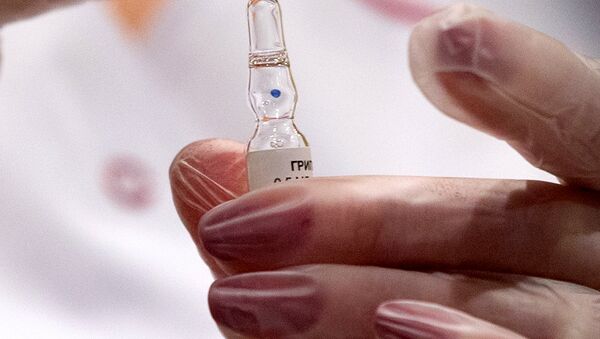 Ampolla que contiene la vacuna contra la gripe - Sputnik Mundo