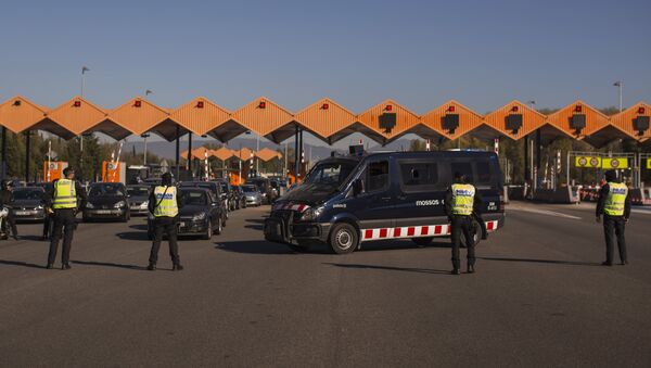 Policía española controla las fronteras tras los atentados en París - Sputnik Mundo