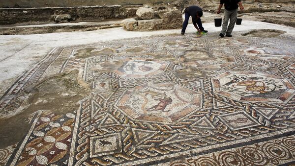 Mosaico de 1.700 años de antigüedad excavado en Israel - Sputnik Mundo