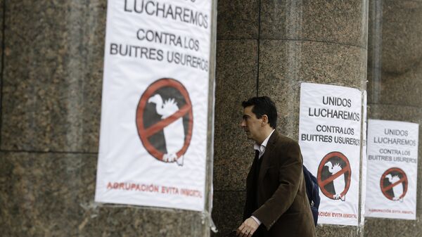 Signos apostados en la entrada del Ministerio de Economía de Argentina - Sputnik Mundo