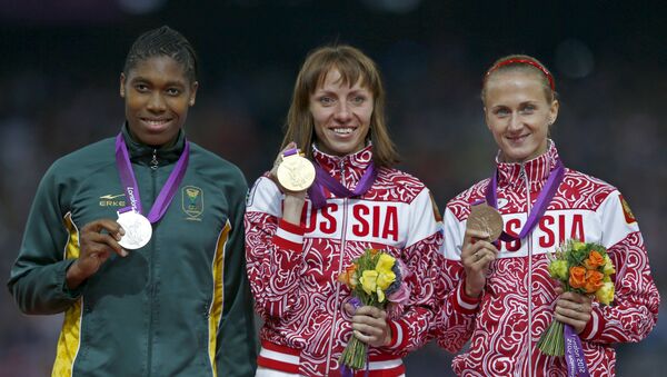 Atletas rusas Mariya Savinova y Ekaterina Poistogova y la de Sudáfrica, Caster Semenya - Sputnik Mundo