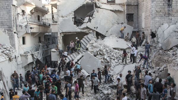 Lugar de explosión de un bomba de barril en la ciudad de Alepo - Sputnik Mundo