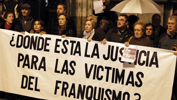 Manifestación en conmemoración de las víctimas del régimen de Francisco Franco - Sputnik Mundo