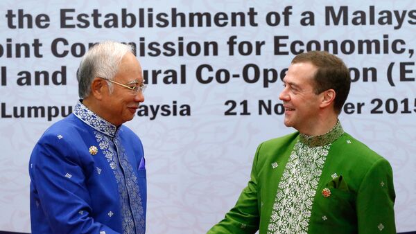 Primer ministro de Malasia, Najib Tun Razak y primer ministro de Rusia, Dmitri Medvédev, en Kuala Lumpur - Sputnik Mundo