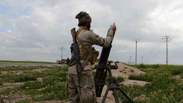 Militante del Daesh dispara un mortero (Archivo) - Sputnik Mundo