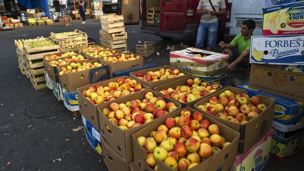 Las manzanas en un mercado en Crimea - Sputnik Mundo