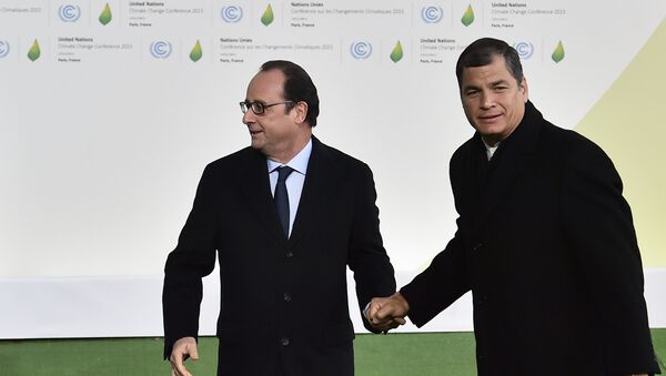 Presidente de Ecuador, Rafael Correa (dcha.) y presidente de Francia, Francois Hollande - Sputnik Mundo