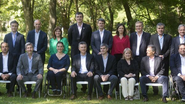 Mauricio Macri, presidente electo de Argentina, con algunos miembros de su nuevo gabinete - Sputnik Mundo