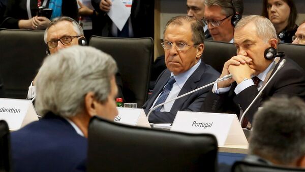 Serguéi Lavrov (centro), ministro de Exteriores de Rusia, durante la reunión de ministros de Exteriores de la OSCE en Belgrado - Sputnik Mundo