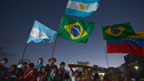 Banderas de Argentina, Brasil y Venezuela (Archivo) - Sputnik Mundo