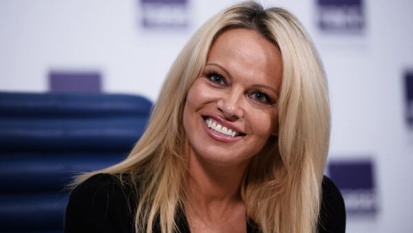 Pamela Anderson, la actriz estadounidense - Sputnik Mundo