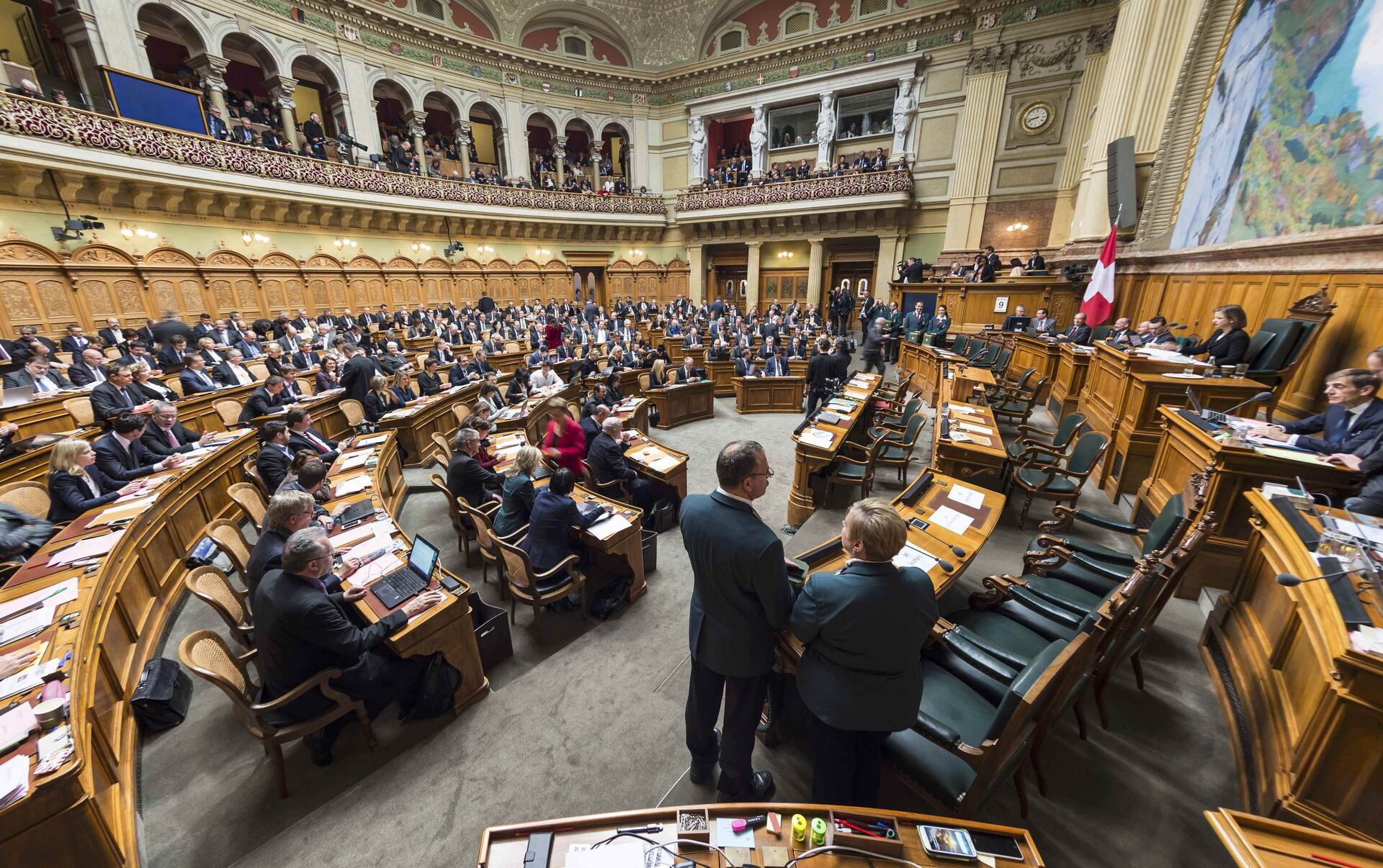 Национальный совет. Парламент Швейцарии. Совет кантонов Швейцарии здание. Национальный совет федерального собрания Швейцарии. Законодательная власть Швейцарии.