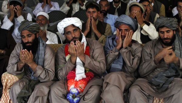 Ciudadanos afganos detenidos por militares estadounidenses en Jalalabad (archivo) - Sputnik Mundo
